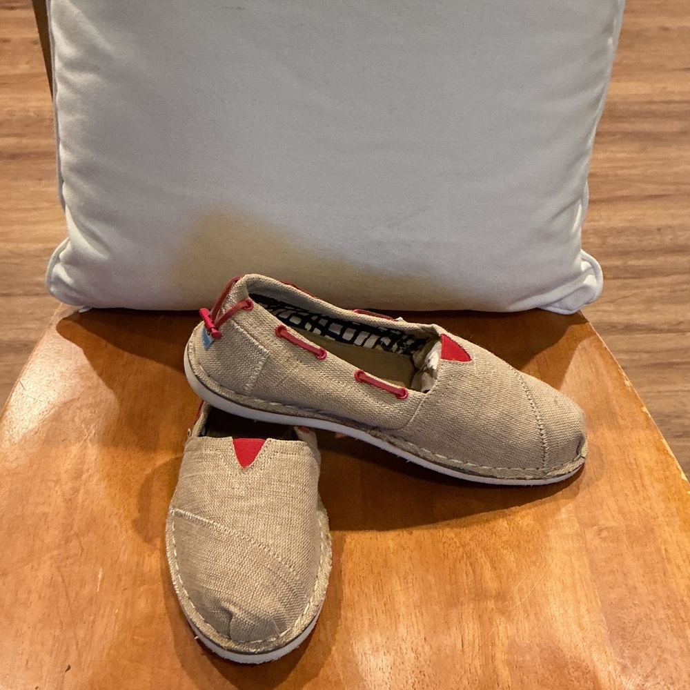 Toms Women’s Slip-On Loafers in Beige with Red Trim